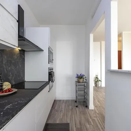 Amica By Interhome סנטו סטפנו אל מארה