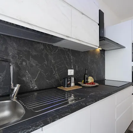 Amica By Interhome דירה סנטו סטפנו אל מארה